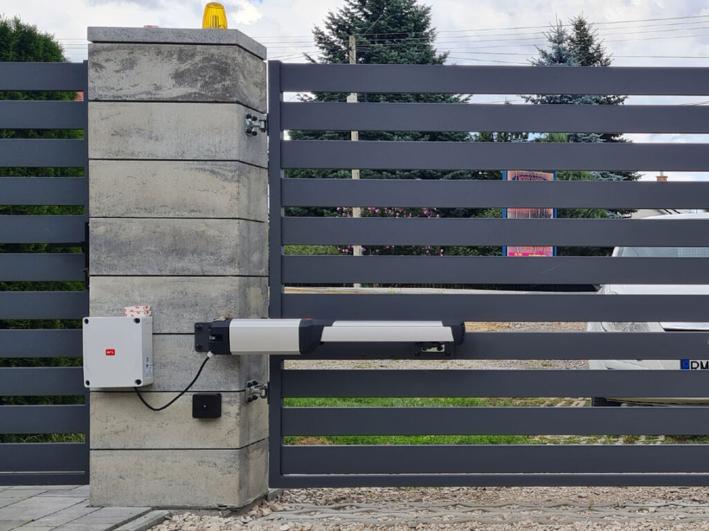 Montaż napędu do bramy dwuskrzydłowej, powiat mielecki.